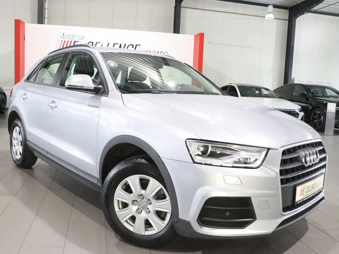 Audi Q3 2.0 TDI ULTRA TECHNOLOGY SELECTION / 1.HAND Plateado - 2