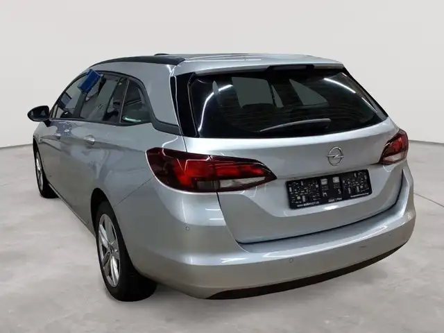 Opel Astra view 5