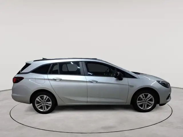 Opel Astra view 3