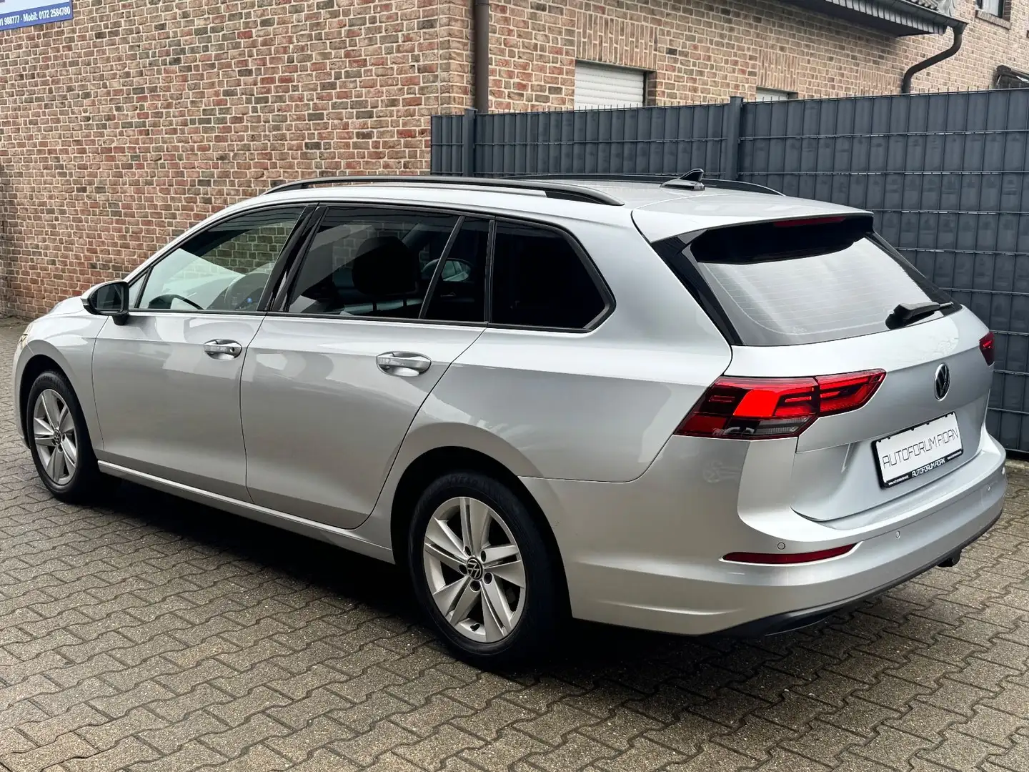 Volkswagen Golf VIII Variant Life eTSI DSG|LED|NAVI|SHZ|AHK Silber - 2