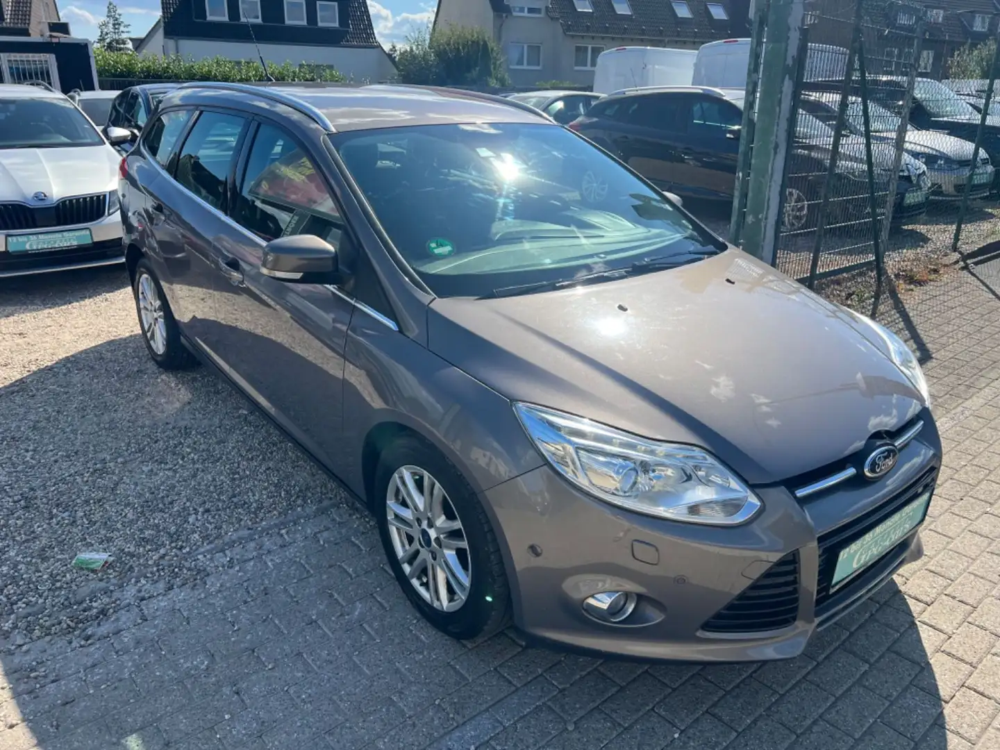 Ford Focus Turnier Titanium*TÜV NEU*STEUERKETTE NEU* Braun - 2