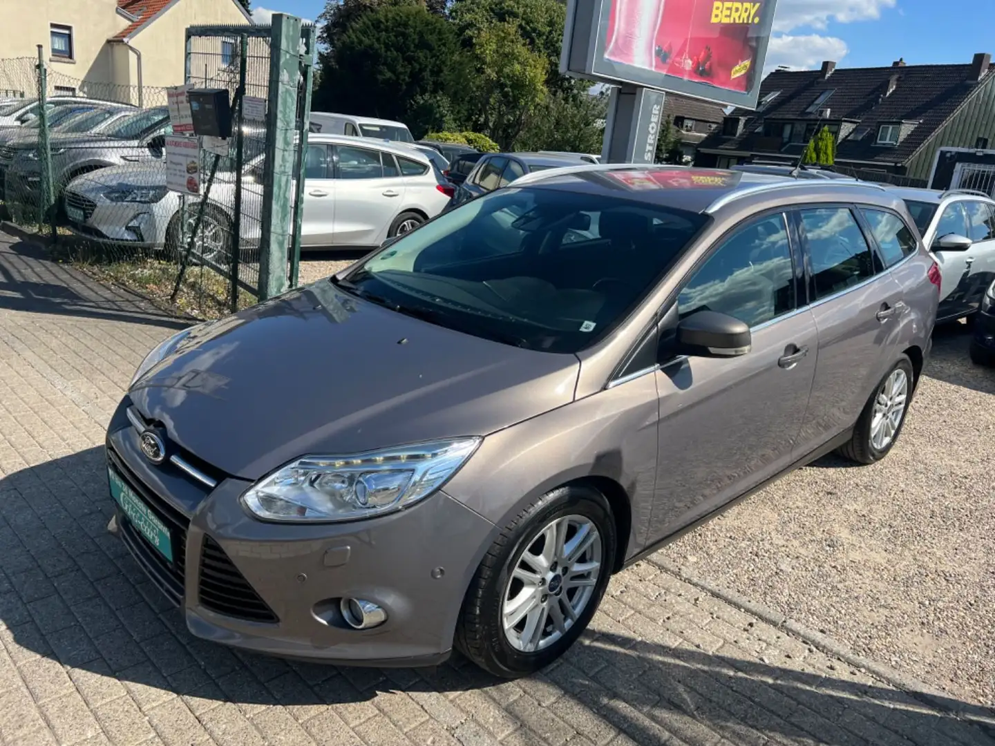 Ford Focus Turnier Titanium*TÜV NEU*STEUERKETTE NEU* Braun - 1