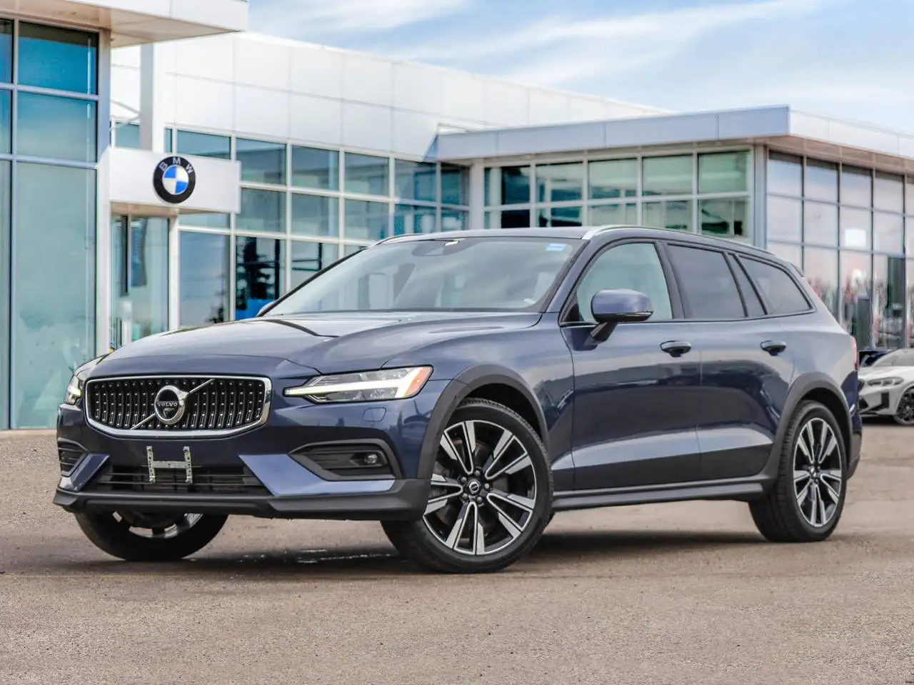 Volvo V60 Cross Country снимка Volvo V60 Cross Country