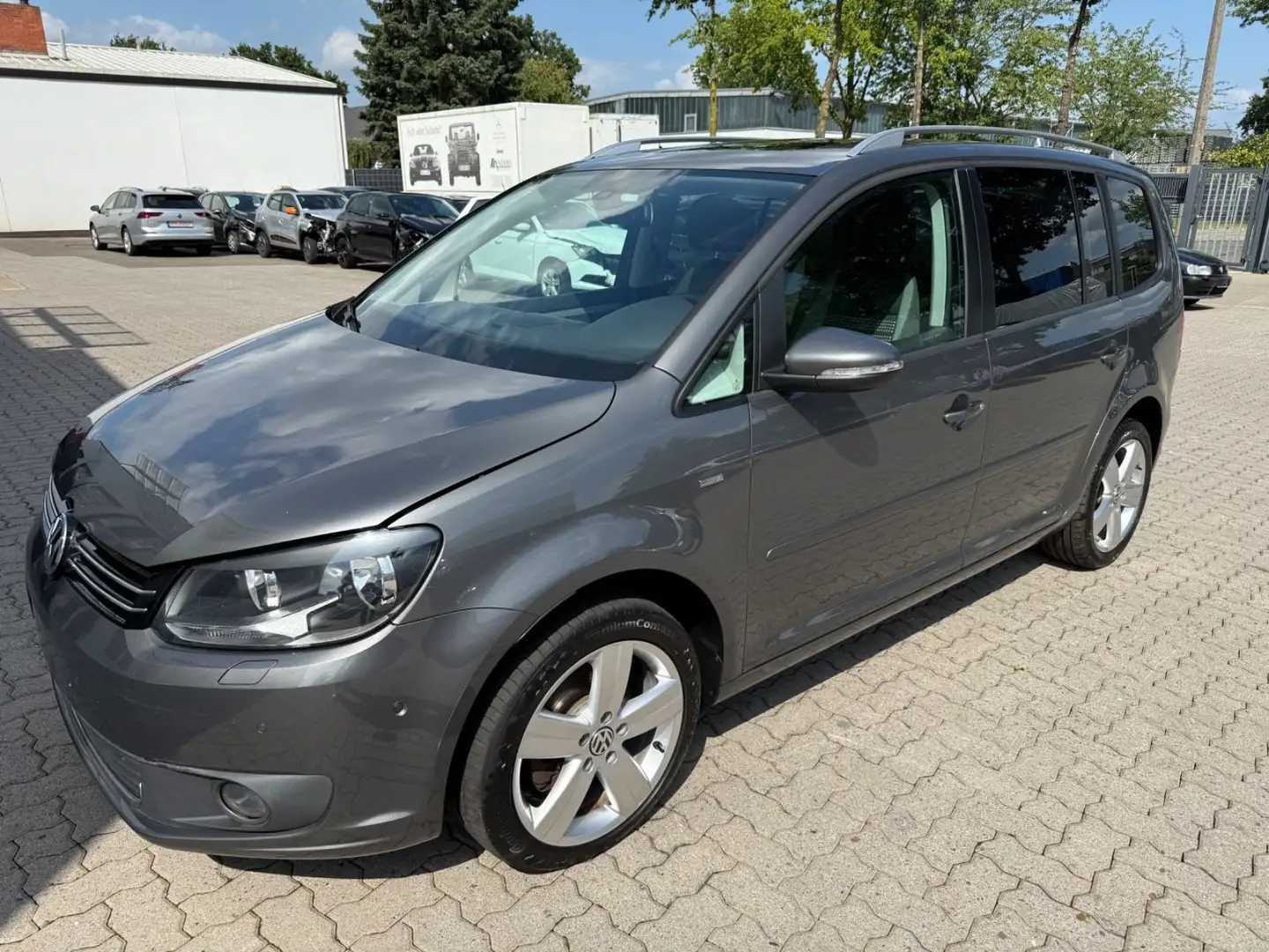 Volkswagen Touran Life BMT Grau - 2