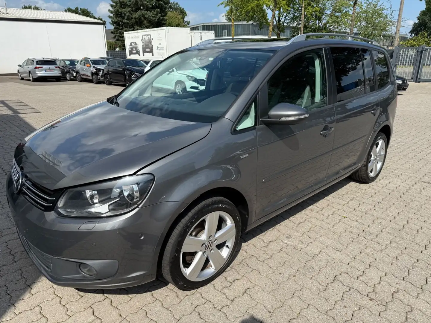 Volkswagen Touran Life BMT Grau - 1