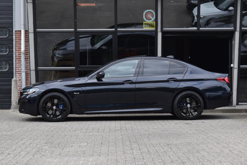 BMW 545 5-serie 545e xDrive M-Sport Pano Laser H&K HUD Key — photo 4