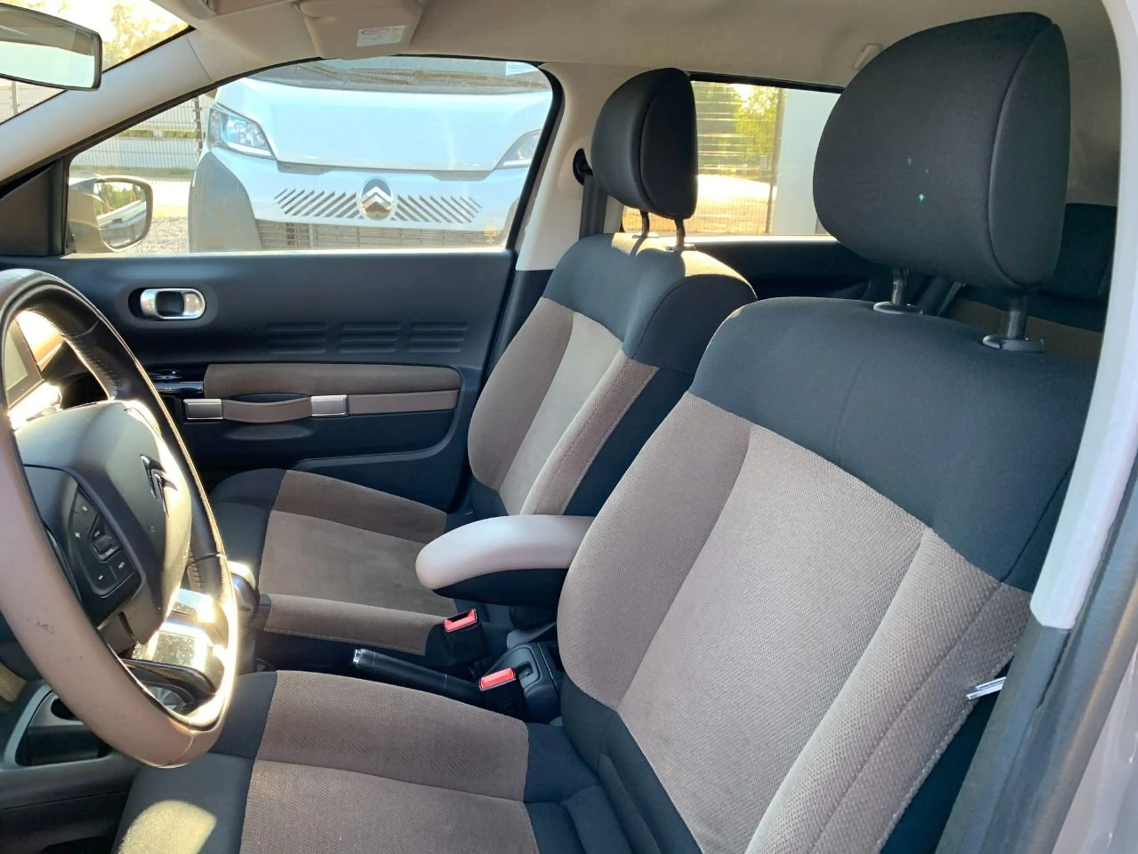 Citroen C4 Cactus 1.2 Puretech 83 Feel — photo 14