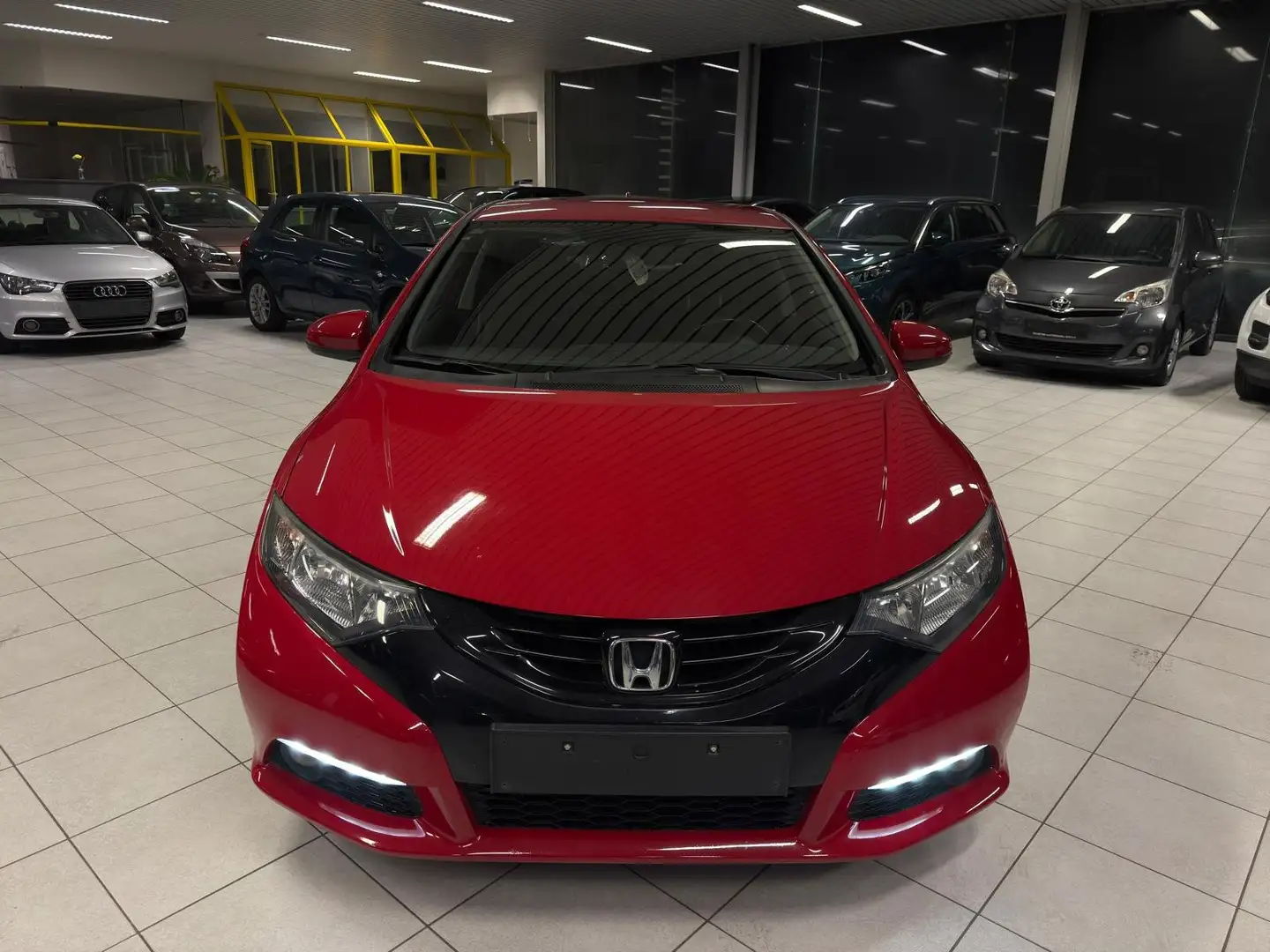 Honda Civic 1.8i Automaat 104kw Euro 5 Année 2015,156.000km Rouge - 2