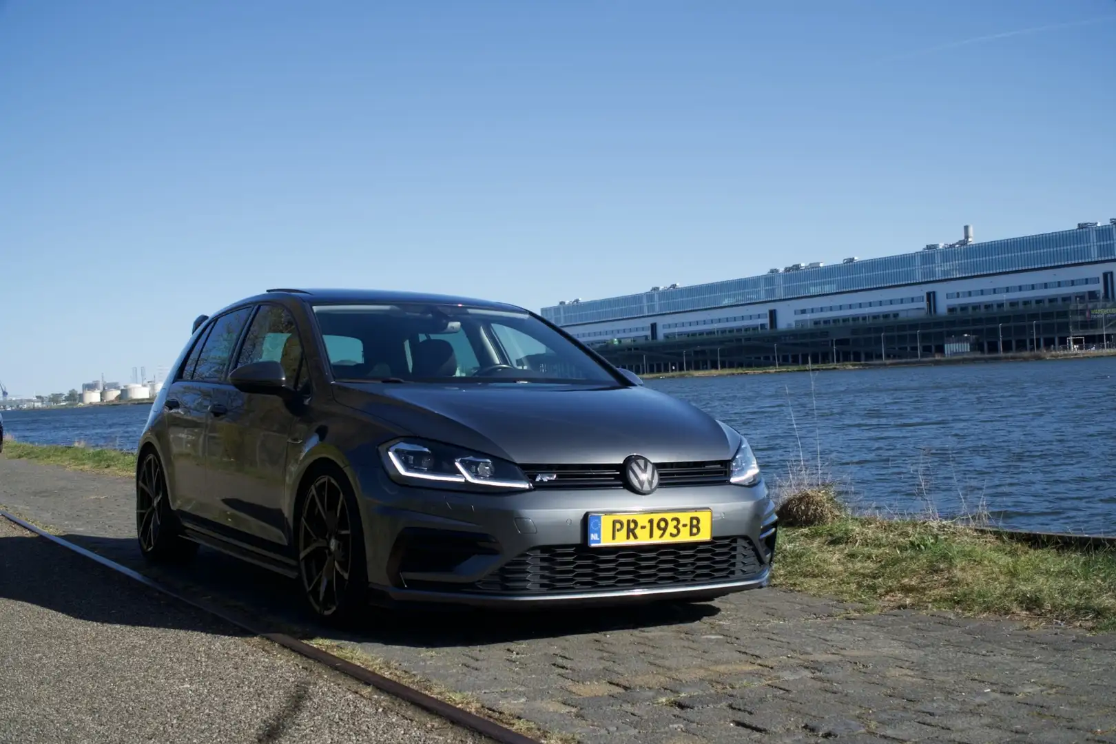 Volkswagen Golf 2.0 TDI R-Line Grijs - 1