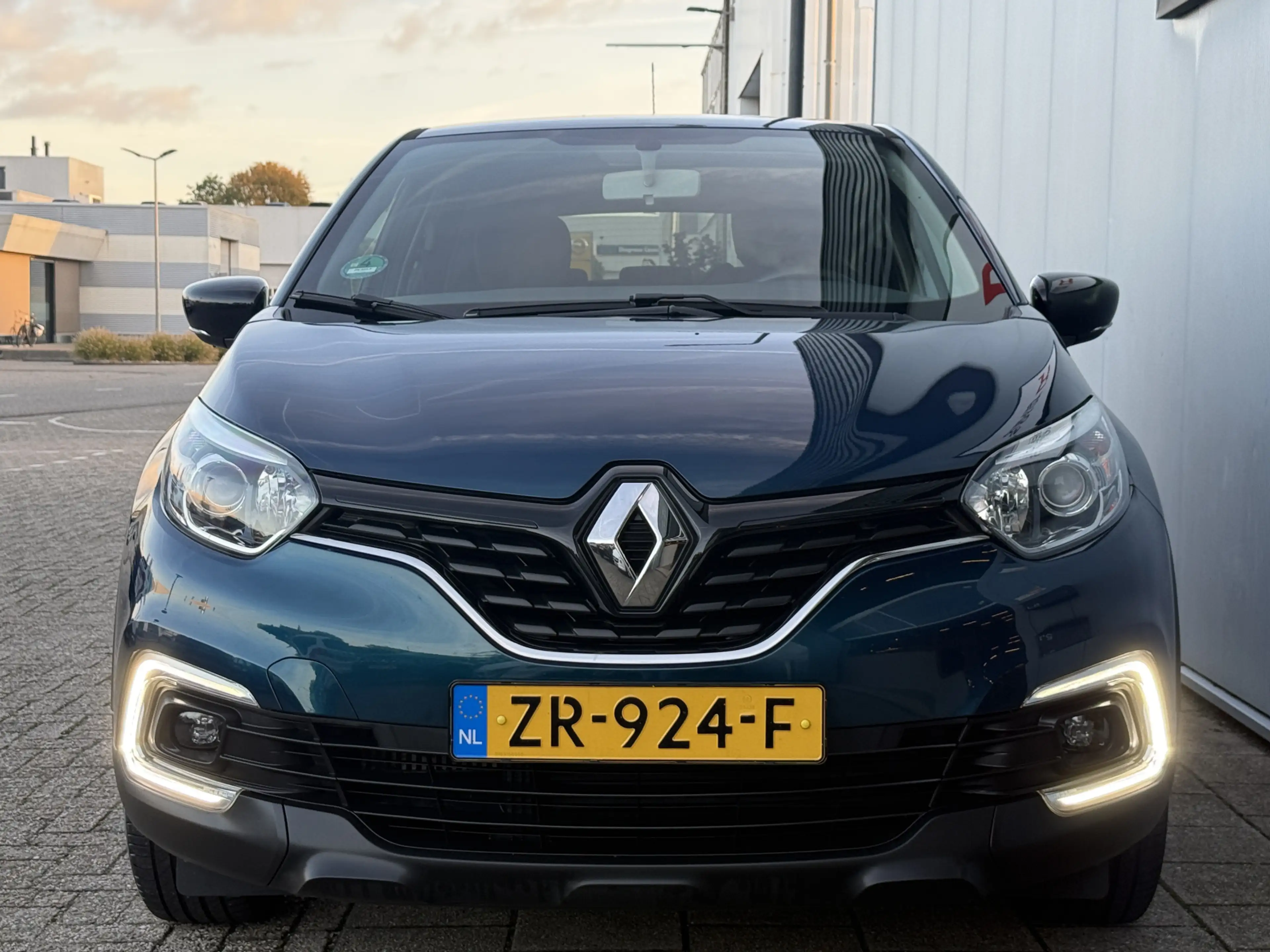 Renault Captur 0.9 TCe Limited Carplay/Camera/16inch. — photo 25