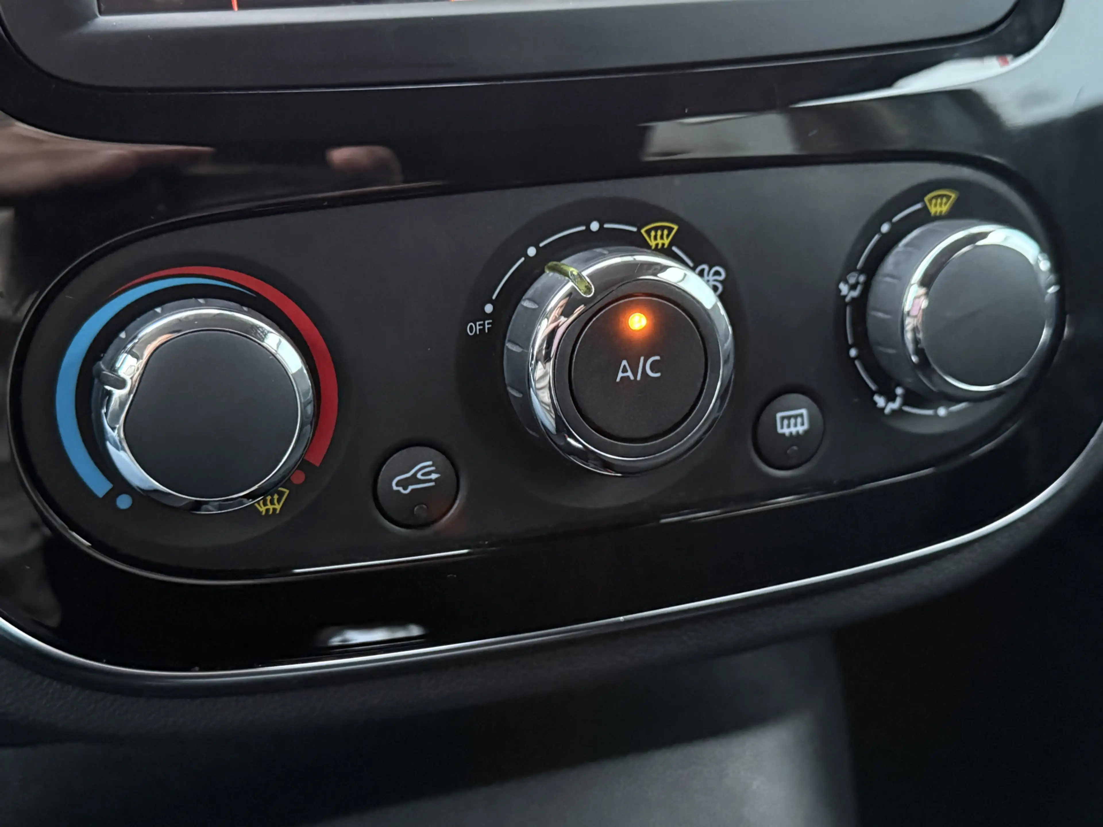 Renault Captur 0.9 TCe Limited Carplay/Camera/16inch. — photo 15