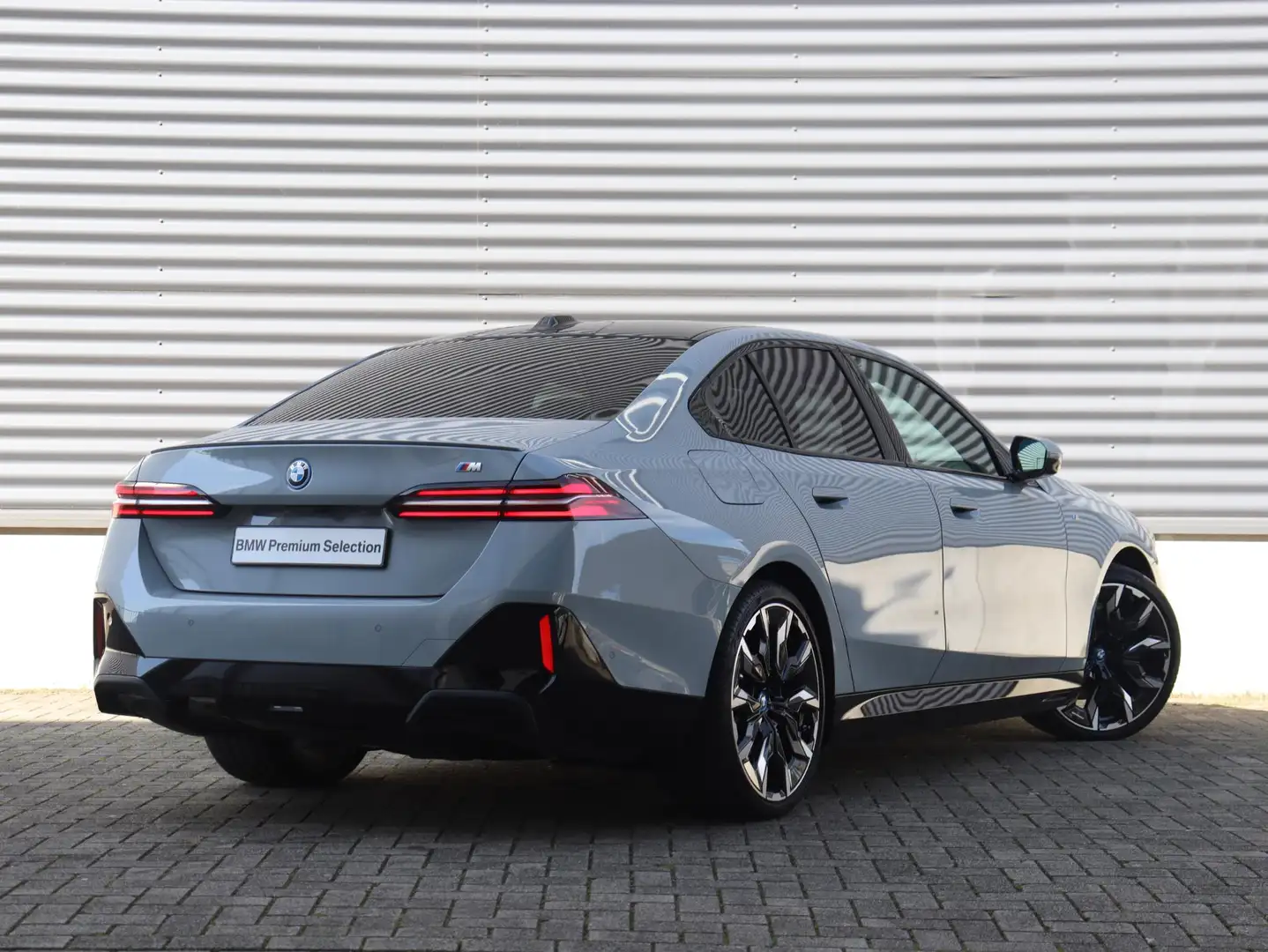 BMW i5 Sedan eDrive40 | High Executive | M Sportpakket | Grijs - 2