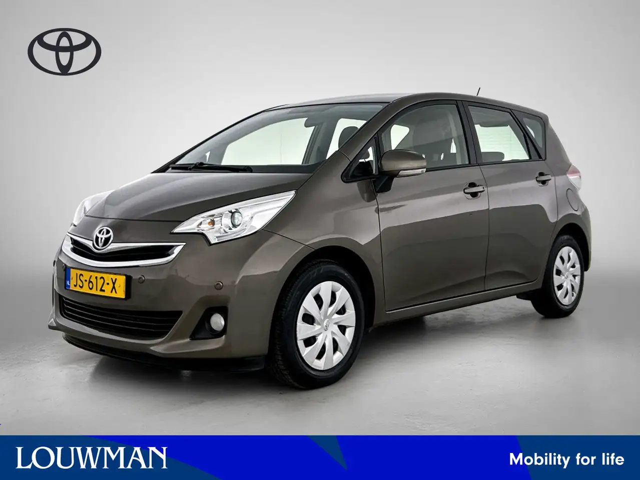 Toyota Verso-S 1.3 VVT-i Dynamic — photo 1 of 40