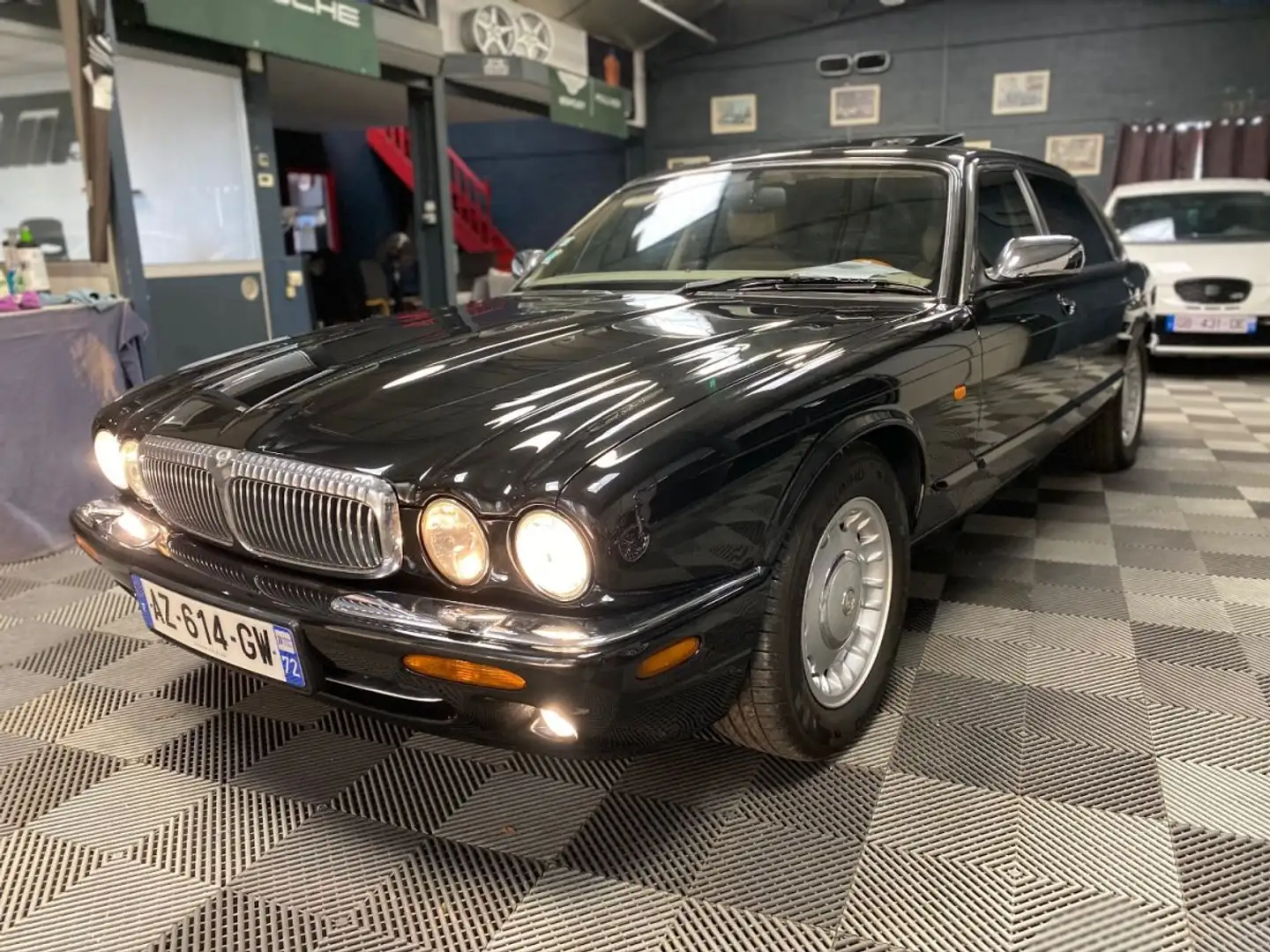 Jaguar XJ X308 Noir - 2