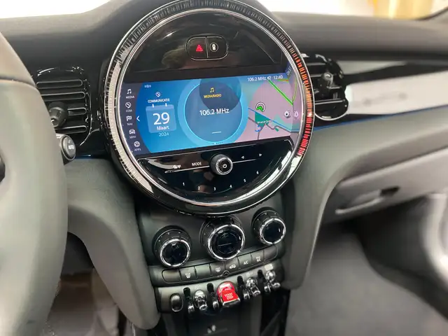 Mini Hatch view 13