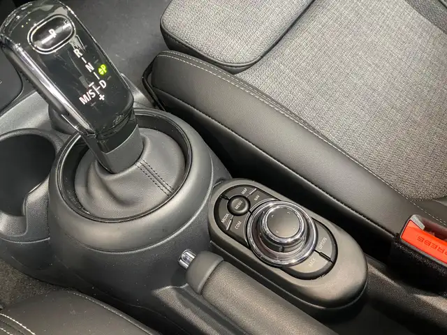 Mini Hatch view 14