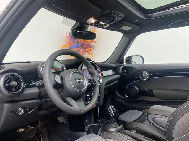 Mini Hatch view 12
