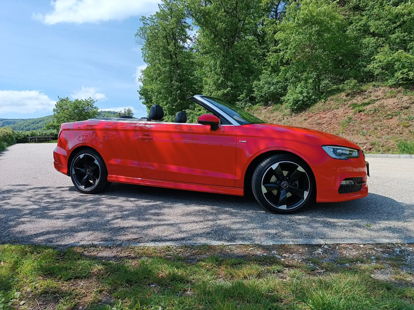 Audi A3 Cabriolet 1,4 TFSI COD Ambiente S-tronic Rot - 1
