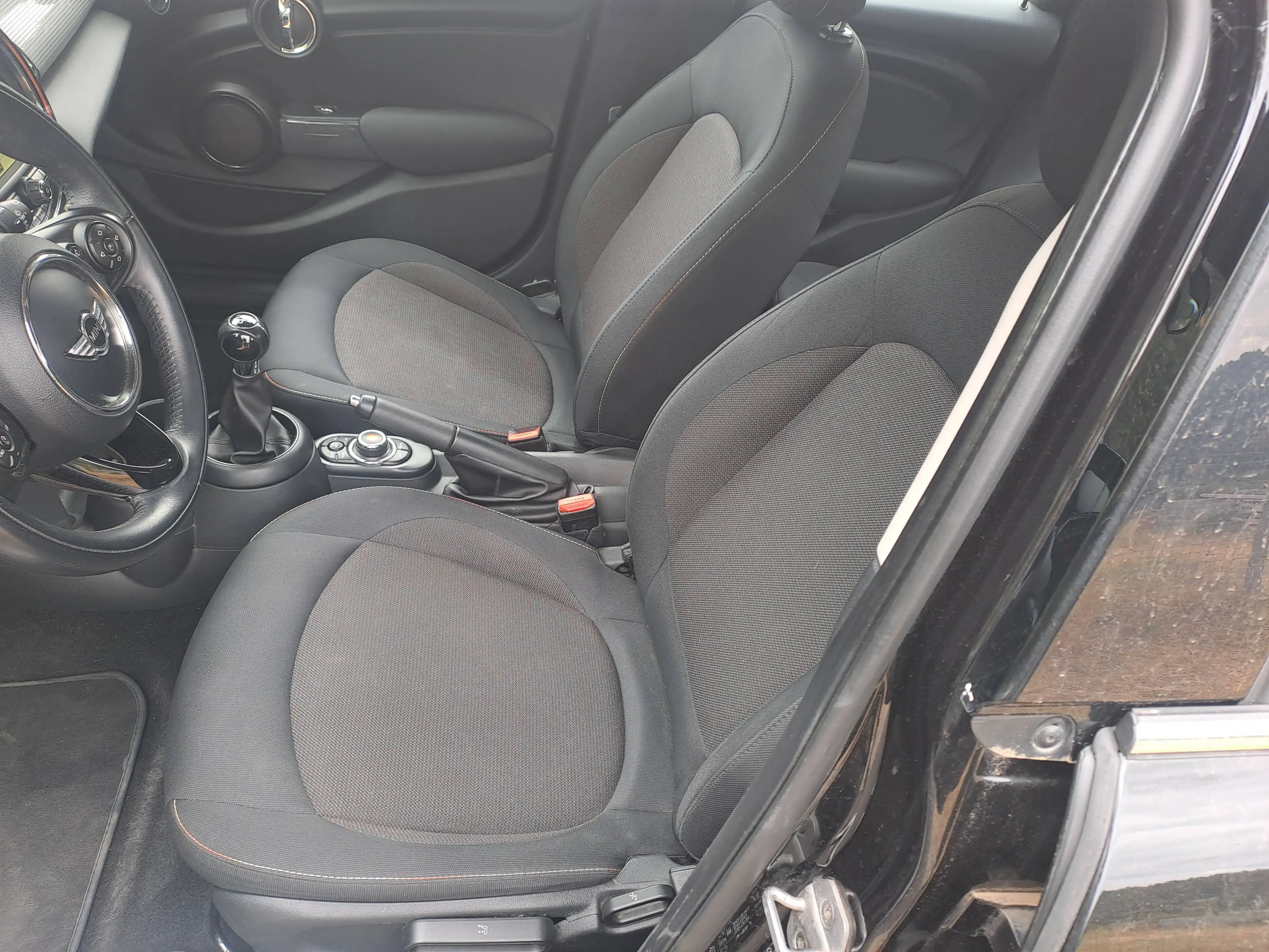 MINI Cooper D 1.5 — photo 9