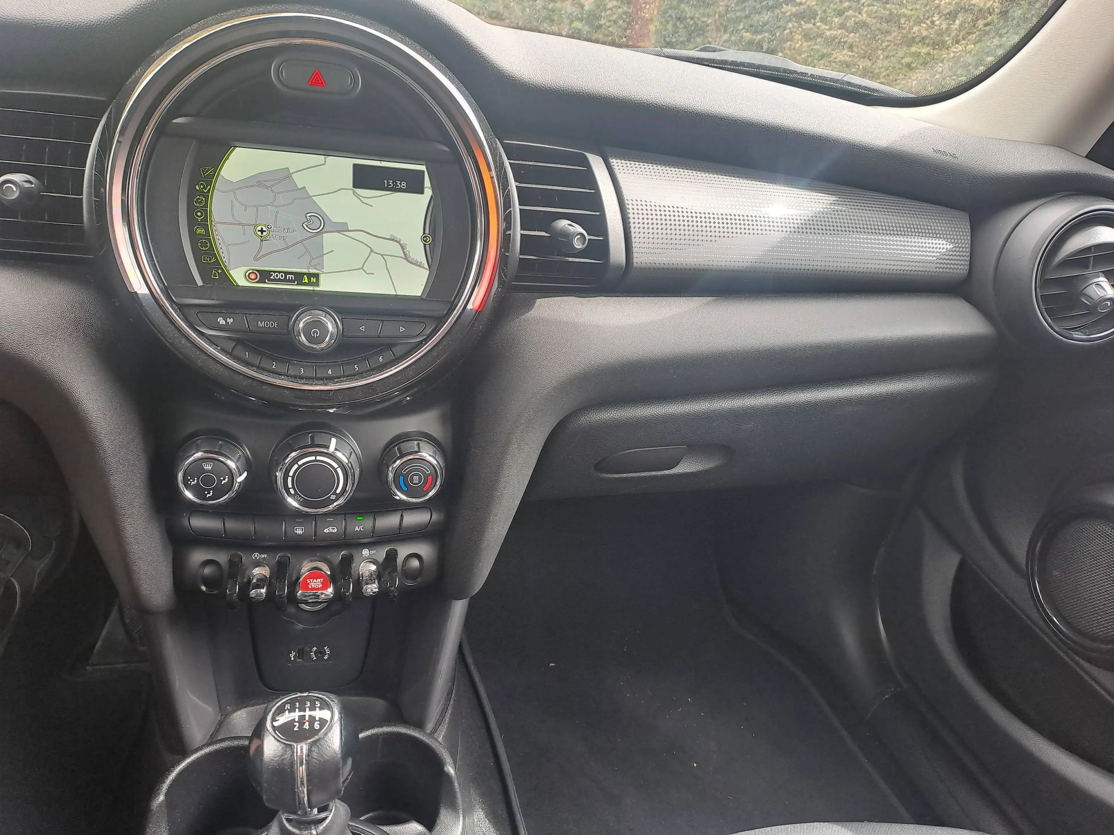 MINI Cooper D 1.5 — photo 11
