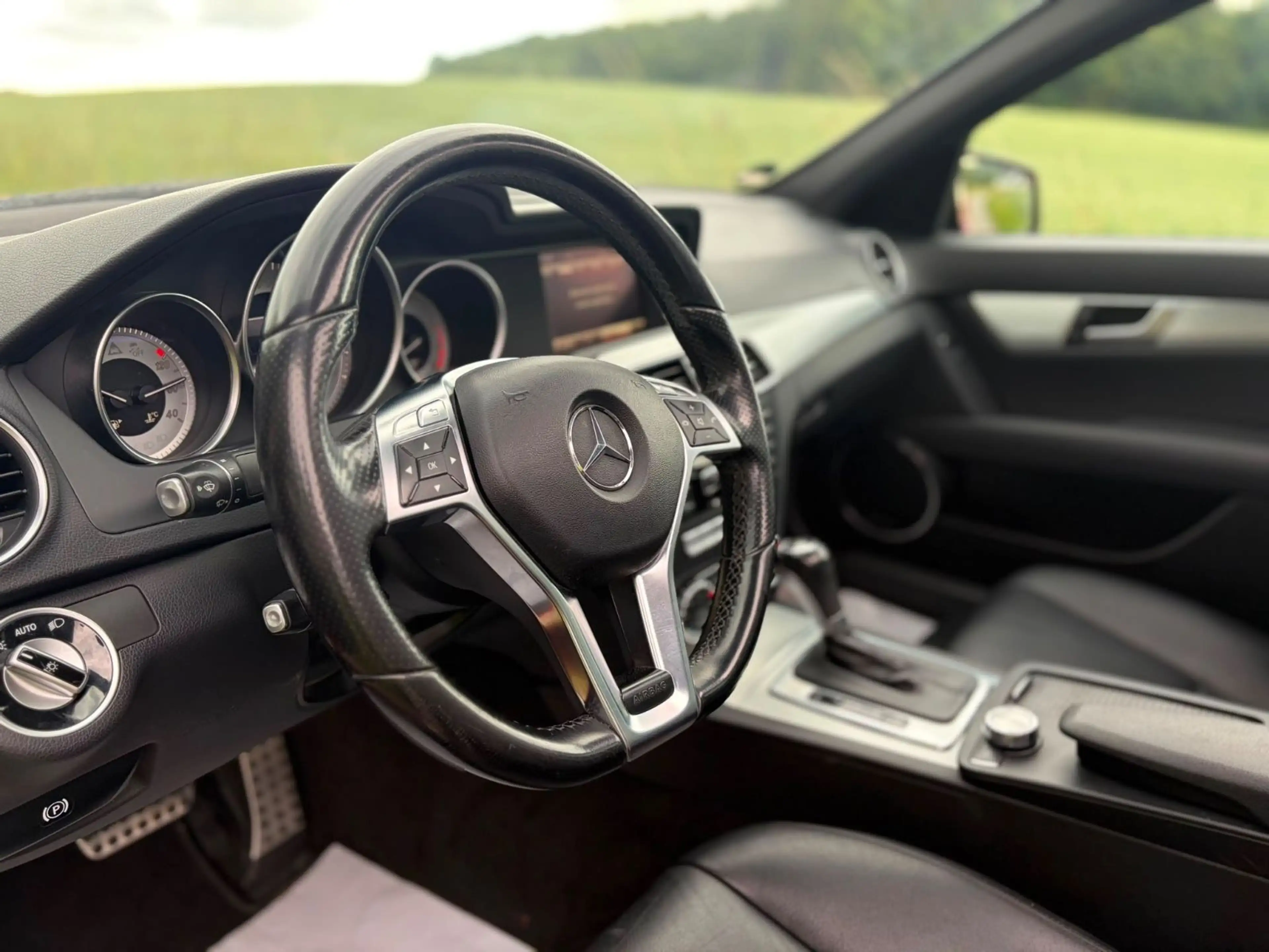 Mercedes-Benz C 350 AMG 4Matic — photo 10