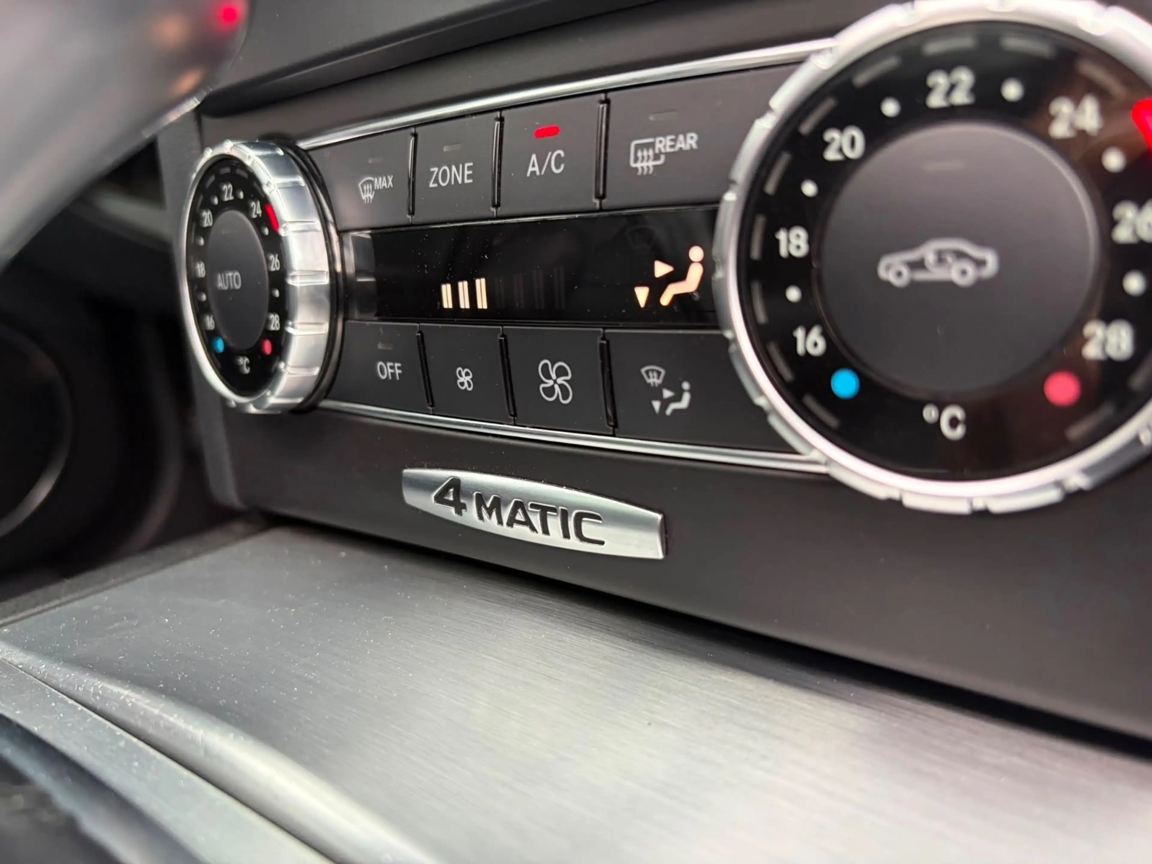 Mercedes-Benz C 350 AMG 4Matic — photo 18