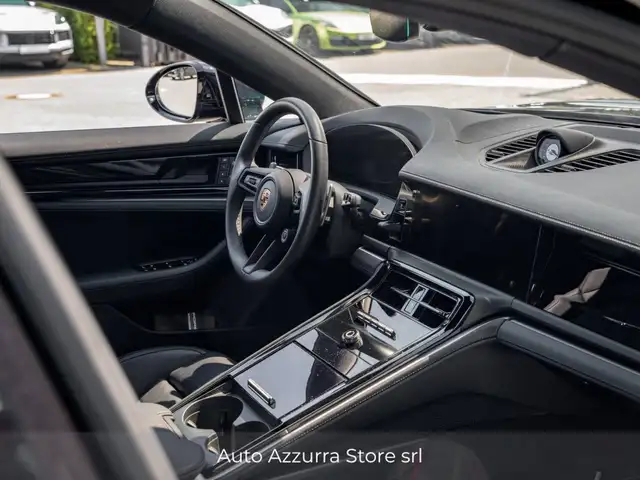 Porsche Panamera view 14