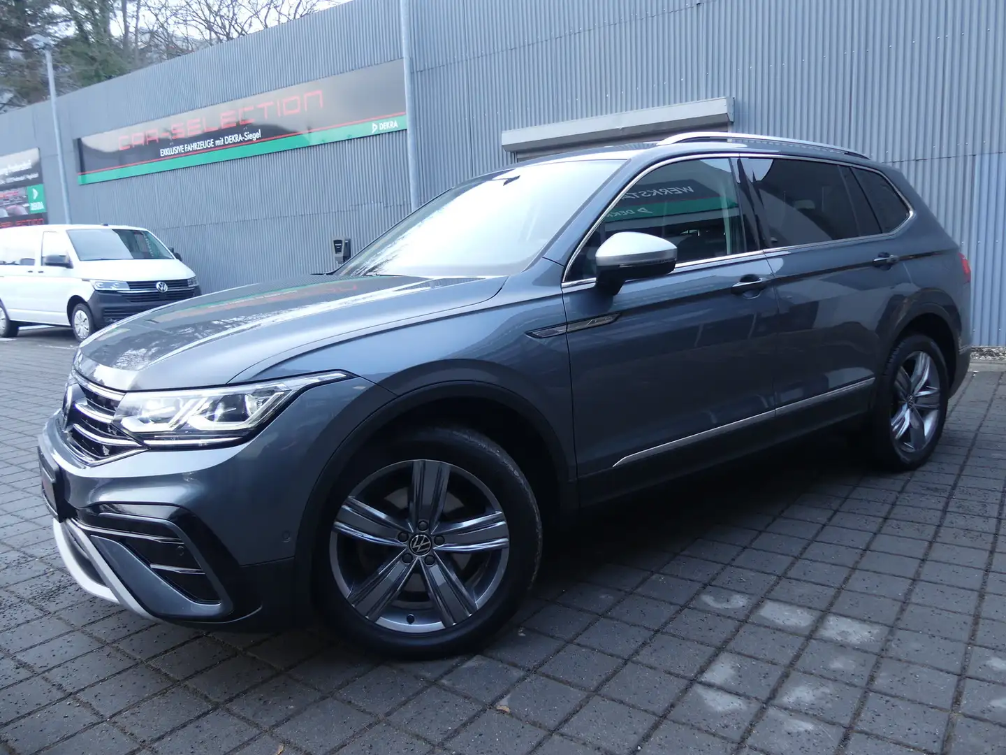 Volkswagen Tiguan Allspace 2.0 TSI Eleg. IQ DRIVE 7SITZ/AHK/LED Grau - 2