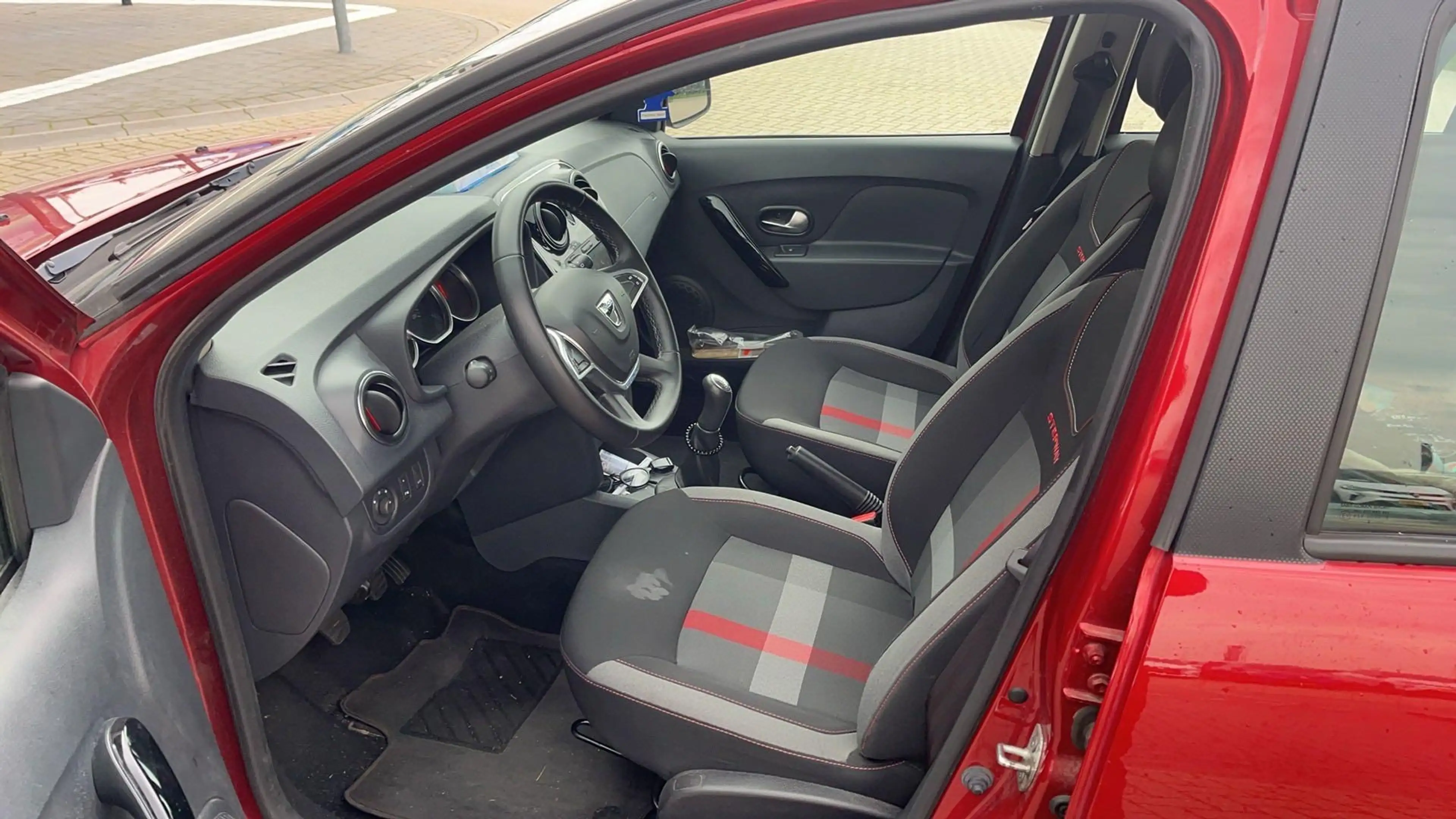 Dacia Logan MCV TCe 90 Série Limitée Tech Road | Trekhaak | Na — photo 8