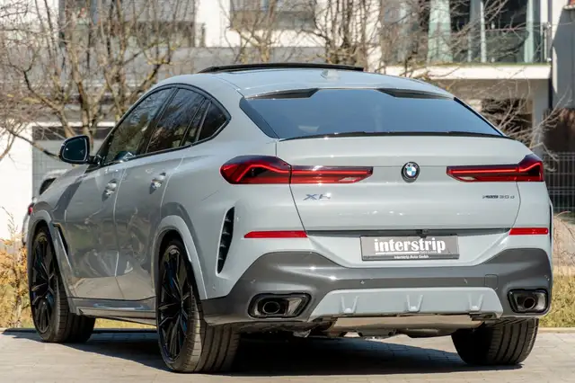 BMW X6 view 4