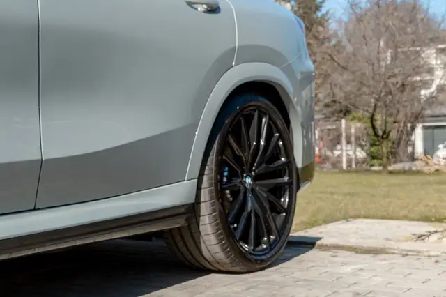 BMW X6 view 10