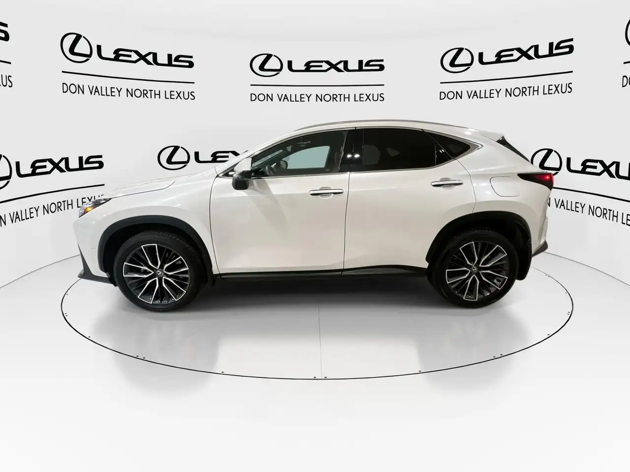 Lexus NX снимка Lexus NX