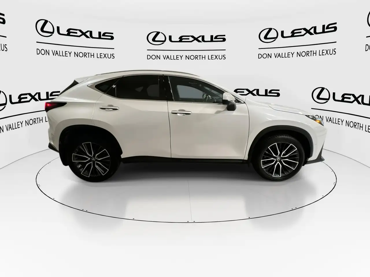 Lexus NX снимка Lexus NX