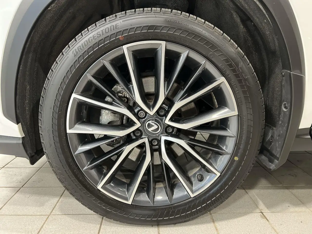 Lexus NX снимка Lexus NX