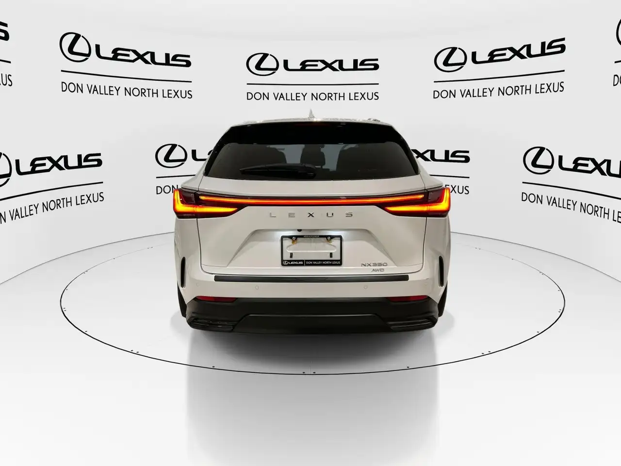 Lexus NX снимка Lexus NX