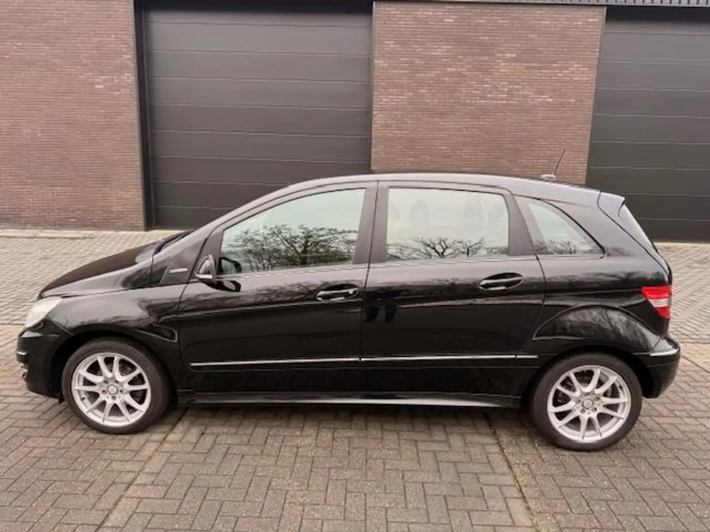 Mercedes-Benz B 160 BlueEFFICIENCY Business Class| HALFLEER|AIRCO|17 I Schwarz - 2