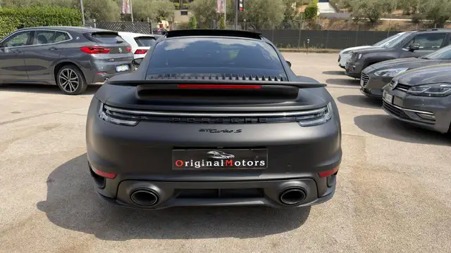 Porsche 911 view 6