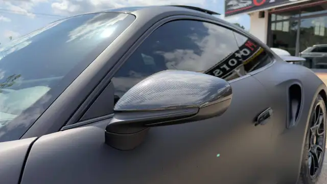 Porsche 911 view 4
