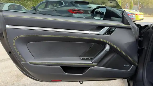 Porsche 911 view 13