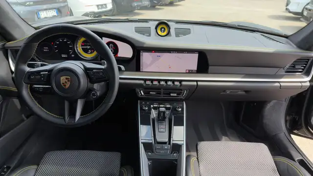 Porsche 911 view 9