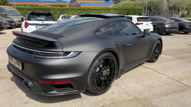 Porsche 911 view 5