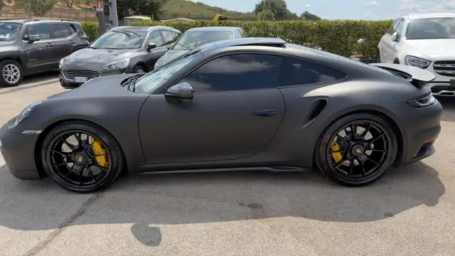 Porsche 911 view 3