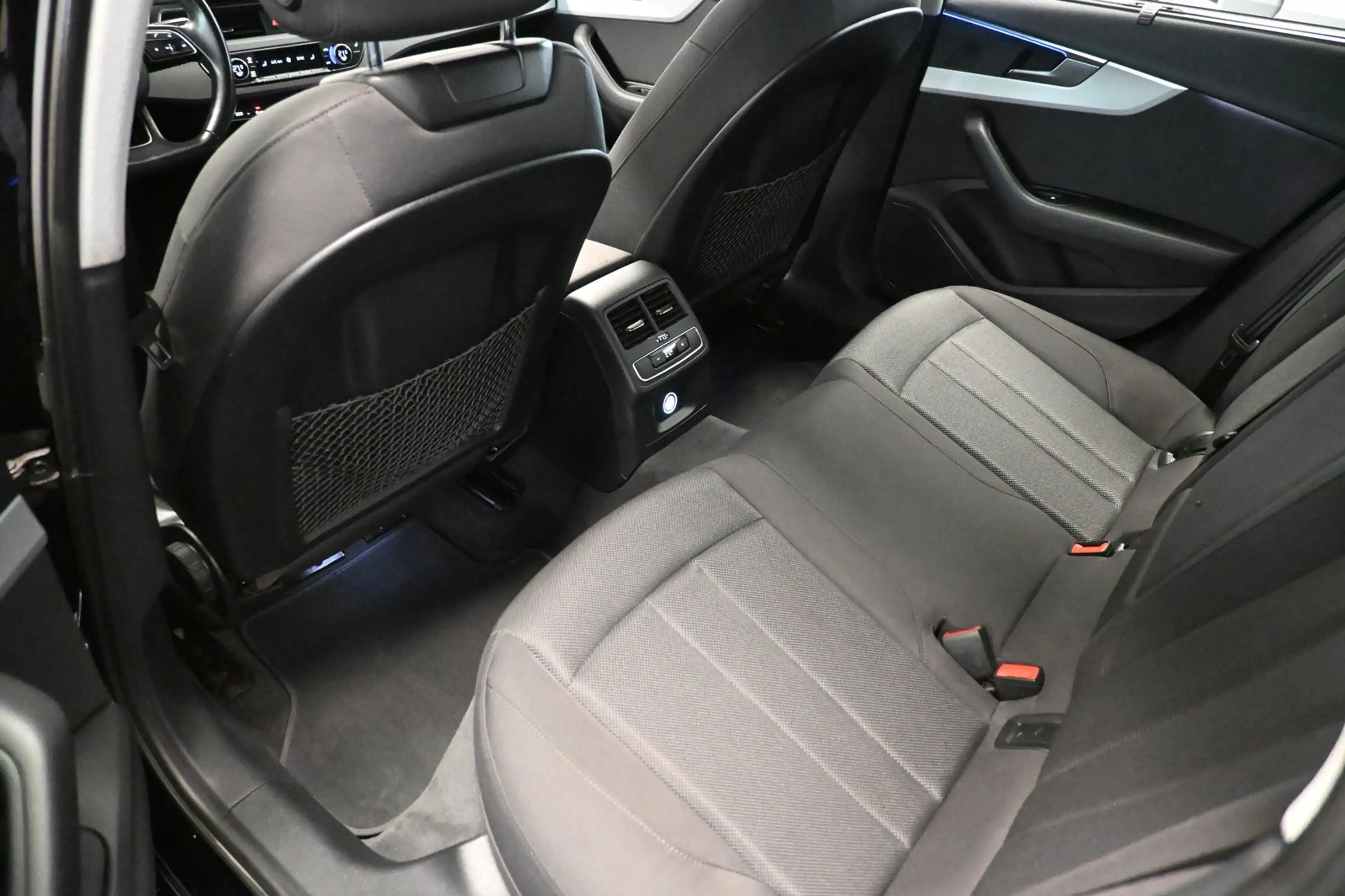 Audi A4 allroad 40 TDI *AHK*ACC*NAVI*LED*SHZ*AMBIENTE — photo 15