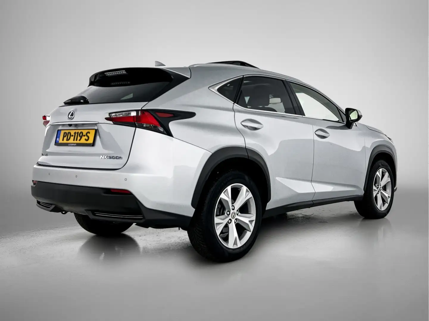 Lexus NX 300h AWD President Line Grijs - 2