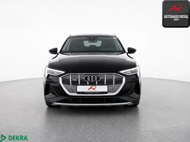 Audi E-Tron view 8
