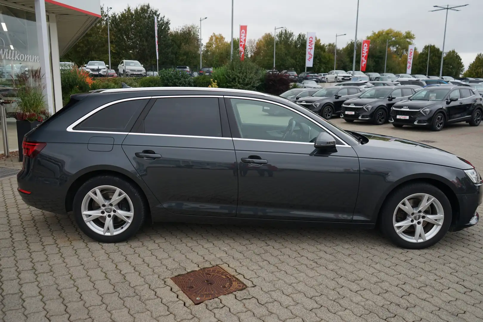 Audi A4 Avant 2.0 TDI sport LED Navi ACC AHK Grau - 2