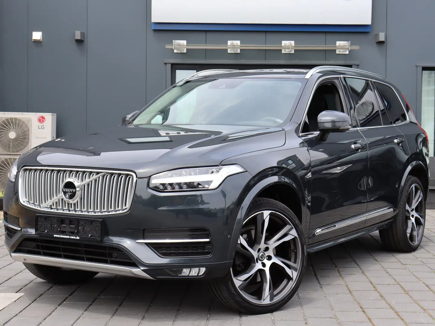Volvo XC90 Inscription D5 AWD 7 SITZER*PANO*360°*22`` Grijs - 1