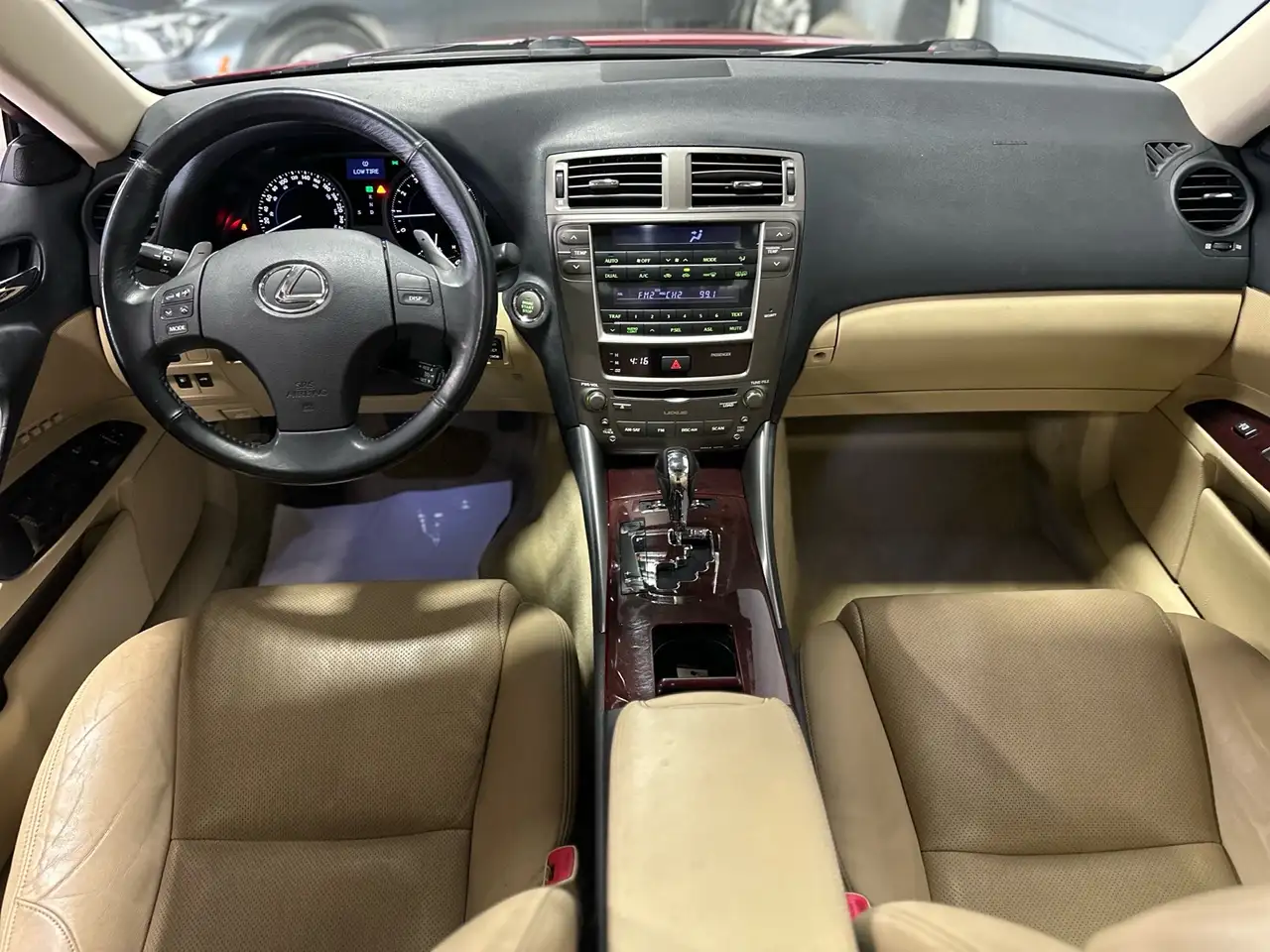 Lexus IS photo Lexus IS