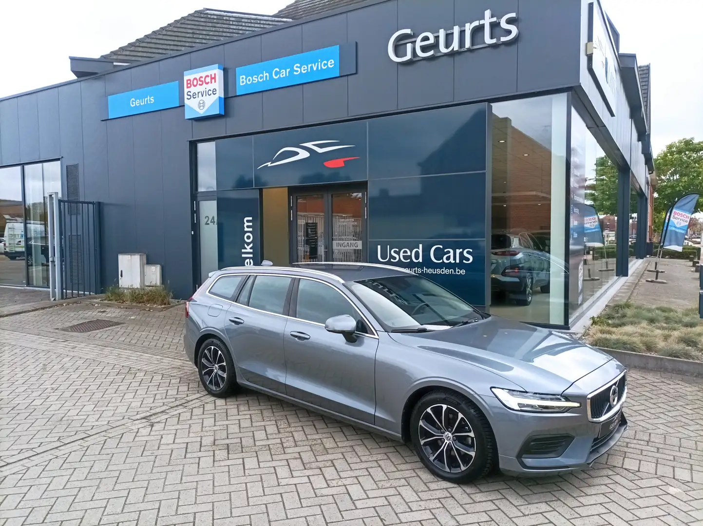 Volvo V60 V60 D3 AWD Geartronic Momentum Gris - 1