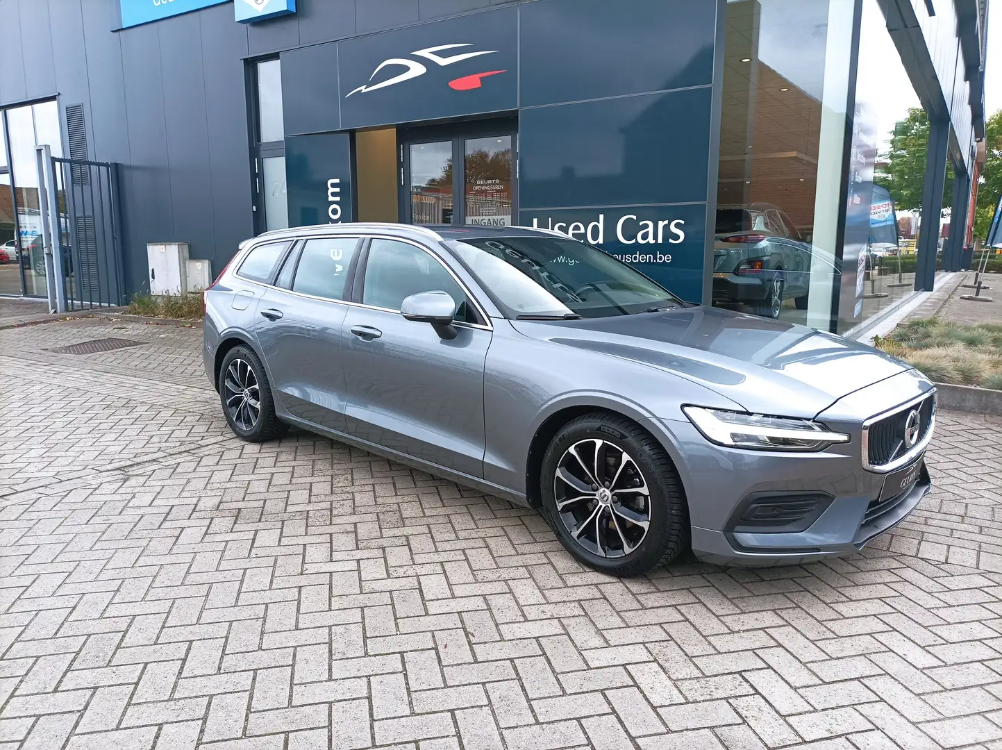 Volvo V60 V60 D3 AWD Geartronic Momentum Gris - 2